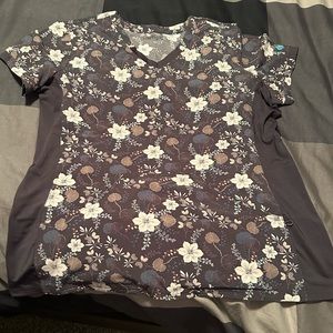 Scrubletics women’s printed scrub top